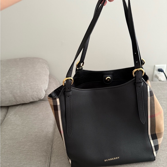Burberry Black Leather Women's Bag - Satchel Bucket Bag - Picture 13 of 15